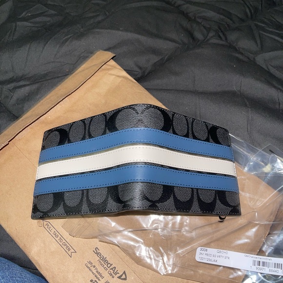 Wallet - Picture 2 of 3